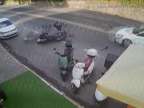 Sarıyer’de otomobille çarpışan motosiklet sürücüsü, yolda sürüklendi