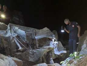 Adana'da otomobil uçuruma düştü: 3 ölü