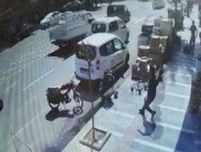 Şanlıurfa’da hareket eden bebek arabasını yakaladı