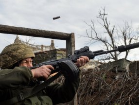 Donbas'ta bir Ukrayna askeri öldü