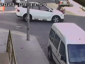 Esenyurt’ta ciple çarpışan motosikletli yaralandı