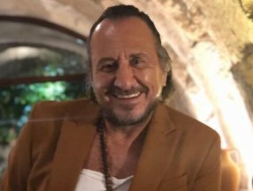 Özgür Ozan'ın yeni tarzı beğeni topladı