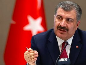 Fahrettin Koca: Aşı olmamış iki sağlık çalışanı, koronavirüs nedeniyle hayatını kaybetti