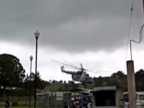 Meksika Donanması'na ait helikopter iniş yaptığı sırada düştü