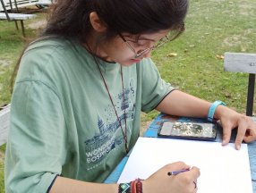 Afganistan’dan kaçan Nazila, resim çizerek hayata tutunuyor