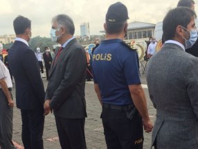 Cumhurbaşkanı Erdoğan'ın mesajı okunurken CHP'li başkan sırtını döndü