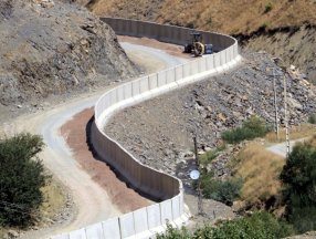 Van sınırında, 43 kilometrelik duvar inşa edildi