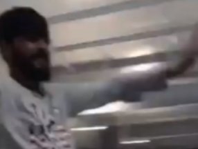 Afganlar ABD'nin ülkeden çıkmasını dans ederek kutluyor