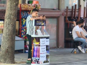 Beyoğlu’nda yabancı uyruklu şahıslar, turistlere kaçak tur satıyor