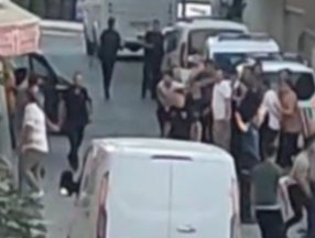 Arnavutköy'de silahlı saldırı sonrası mahalle kavgası kamerada