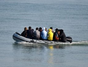 İngiltere'den Fransa'ya: Göçmenleri durdurmazsan para vermeyiz