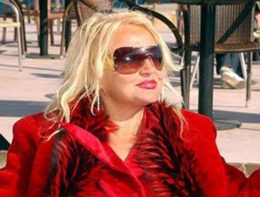 Banu Alkan, Serenay Sarıkaya'nın ayaklarına kafayı taktı