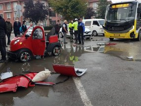 Bursa’da, elektrikli araç otobüsle çarpıştı, 3 öğrenci yaralandı