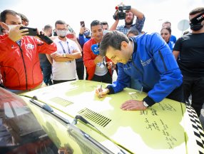 Selçuk Bayraktar, yarışmacı gençlerin çağrısına yanıt verdi