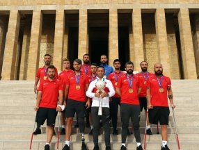 Ampute Futbol Milli Takımı, Anıtkabir'i ziyaret etti