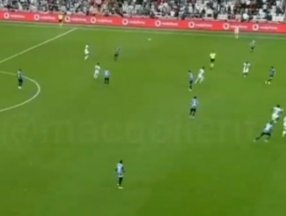 Josef orta sahadan gol attı