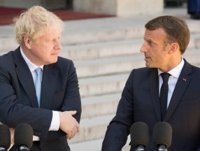 Boris Johnson: Emmanuel Macron terk edilmiş sevgili gibi davranıyor