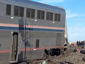 ABD’de yolcu treni raydan çıktı: Ölü ve yaralılar var