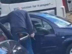 İngiltere'deki benzin sıralarında bıçaklar çekildi