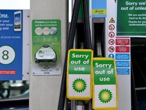 İngiltere’de bir kadın, pet şişeye benzin stokladı