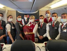 Türk Hava Yolları'nın Şikago'ya giden uçağında, Faslı yolcu doğum yaptı