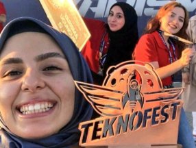 Bakan Varank, TEKNOFEST'te ödül alan gençlerin sevincini paylaştı