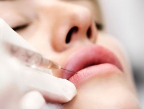 İngiltere'de 18 yaş altı, botoks ve dudak dolgusu yaptıramayacak