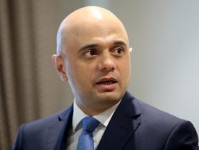 İngiltere Sağlık Bakanı aşı olmayan bakımevi çalışanlarına: Başka bir iş bakın