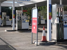 İngiltere'de ordu akaryakıt dağıtımına başlıyor