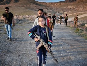 Ermenistan'da çocuklara silahlı eğitim veriliyor