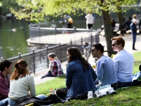 Hollanda'ya gelen öğrenciler QR koduyla karşılaşıyor