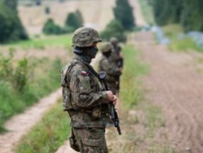 Polonya göçmenlere karşı Belarus sınırına duvar örecek