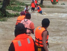 Filipinler’de tropikal fırtına: 9 ölü
