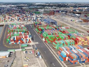 İngiltere limanlarında nakliye krizi yaşanıyor