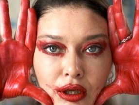 Nurgül Yeşilçay'ın NFT dizisi satışa çıkıyor