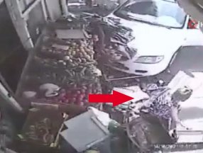İsrail’de aracın çarptığı kadın hiçbir şey olmamış gibi alışverişe devam etti