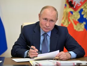 Putin, Batı'nın çocuklara öğrettiği cinsiyetsizliğe sert eleştirilerde bulundu