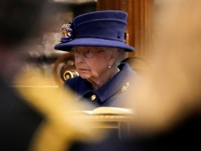 İngiltere Kraliçesi Elizabeth'e dinlenme tavsiyesi