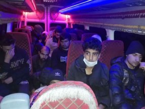 Bitlis’te 64 kaçak göçmen yakalandı
