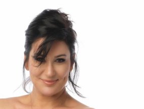 Oyuncu İclal Aydın, sokak köpeklerinin saldırısına uğradı