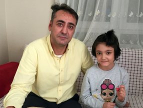 Antalya'da bacağı olmayan küçük kıza öğretmen isteniyor