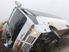 Bandırma’da okul servisi devrildi: 11 yaralı