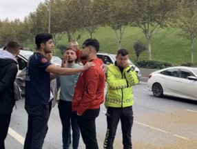 İstanbul'da otomobille takla atan yaralı, sağlıkçılarla tartıştı