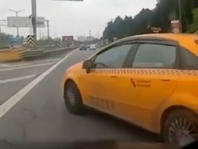 Kadıköy'de kaza anı kamerada