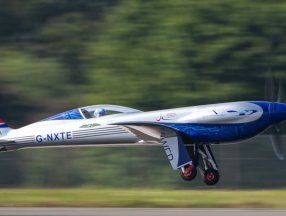 Rolls-Royce'un elektrikli uçağı hız rekoru kırdı