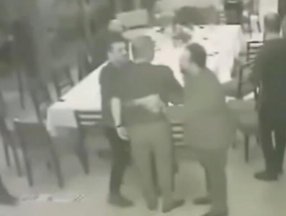 Cengiz Kurtoğlu'ndan iş adamı Mustafa Can'a bıçaklı saldırı