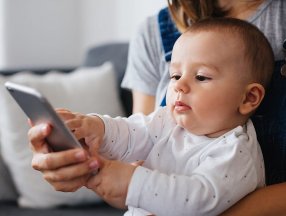 Akıllı telefon kullanım yaşı 3’e düştü