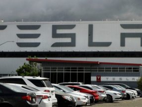 Kriz büyüyor: 6 kadın çalışan daha Tesla'ya taciz davası açtı