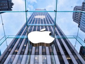 Apple, çalışanlarını Facebook'a kaptırmamak için para dağıtıyor