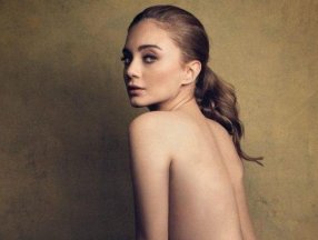 Damla Sönmez'den sırt dekolteli poz